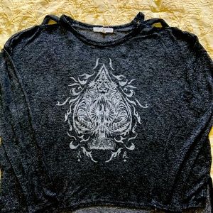 Grey shoulder “peek” too